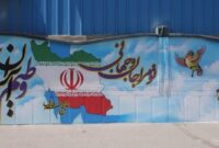 نقاشی ایثار بر دیوارهای شهرکرد؛ وقتی هنر با مفاهیم انقلابی پیوند می‌خورد
